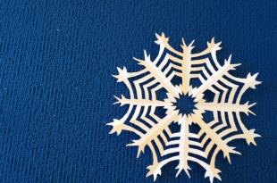 Новогодние шаблоны снежинок из бумаги для вырезания: распечатать лучшие схемы для домашнего декора